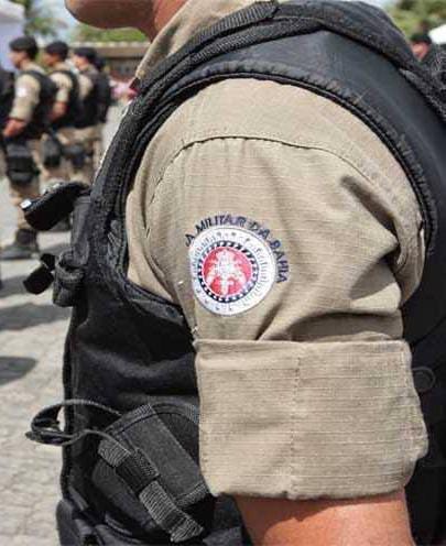 De folga, Policial Militar age rápido e salva mulher em crise convulsiva em ônibus de Conceição do Coité