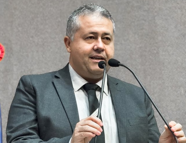 Aprovado na ALBA: projeto do deputado Alex da Piatã institui Semana Maria da Penha na rede estadual