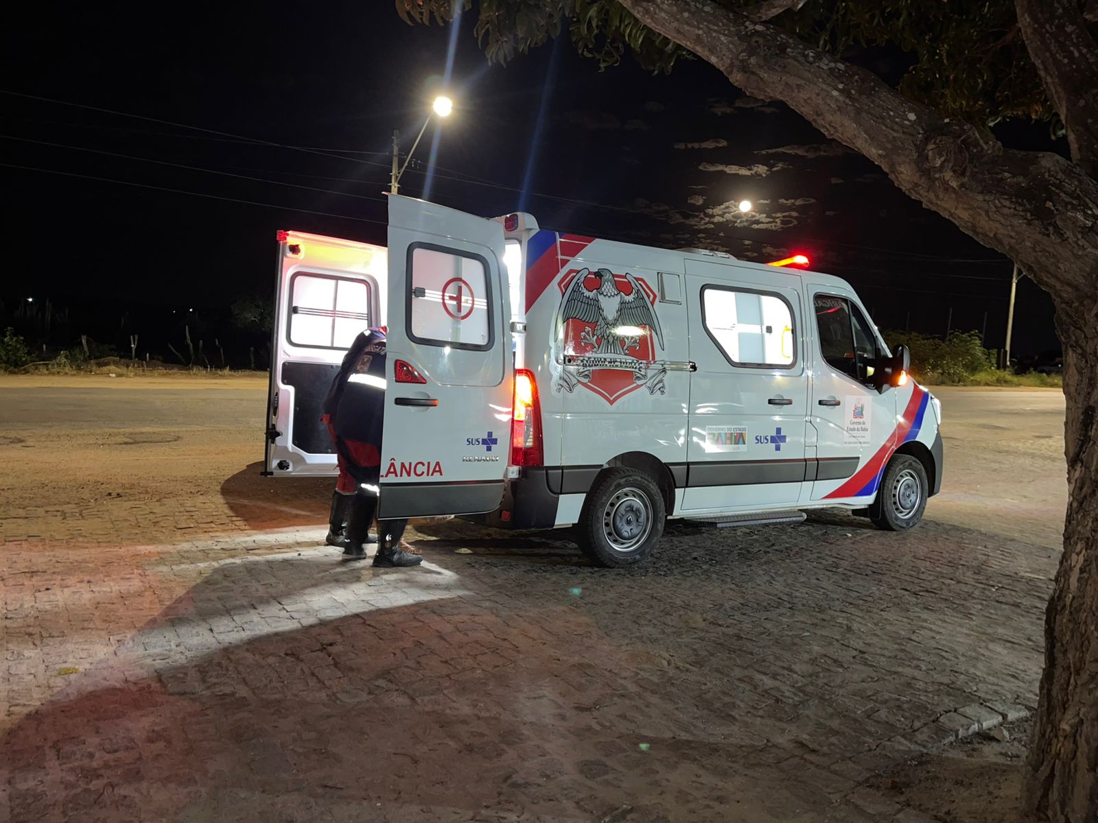 Mulher fica ferida após perder controle de moto no bairro Casas Populares em Conceição do Coité