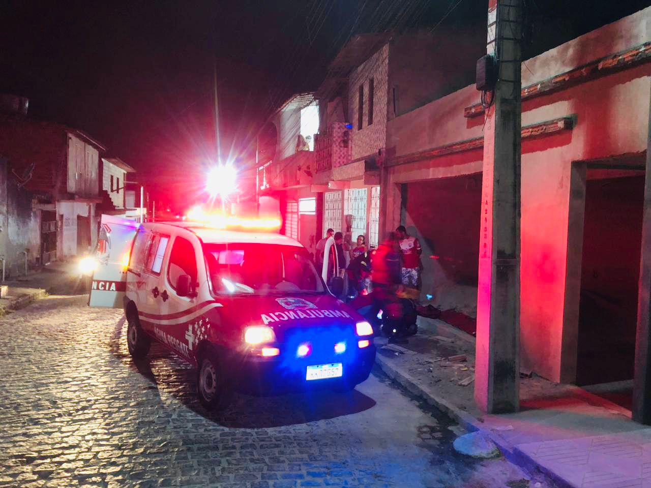 Idoso colide motocicleta em parede ao tentar desviar de carro próximo ao antigo cemitério em Conceição do Coité