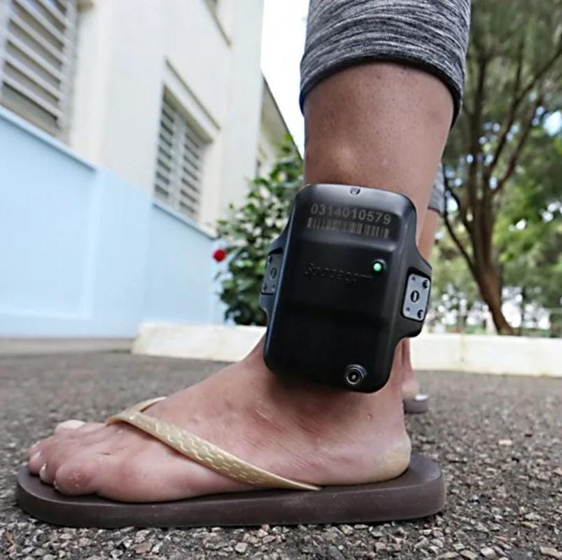 Seis homens estão sob monitoramento por tornozeleira eletrônica em Conceição do Coité. Saiba por quais crimes!