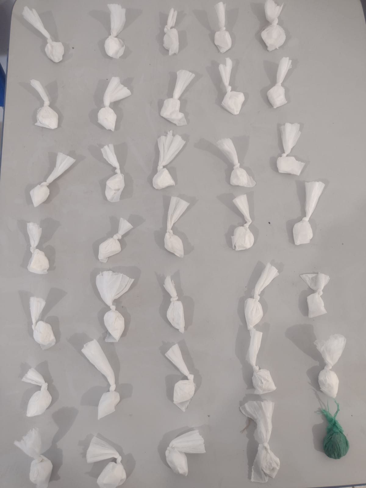 PM apreende cocaína e maconha em imóvel abandonado em Serrinha