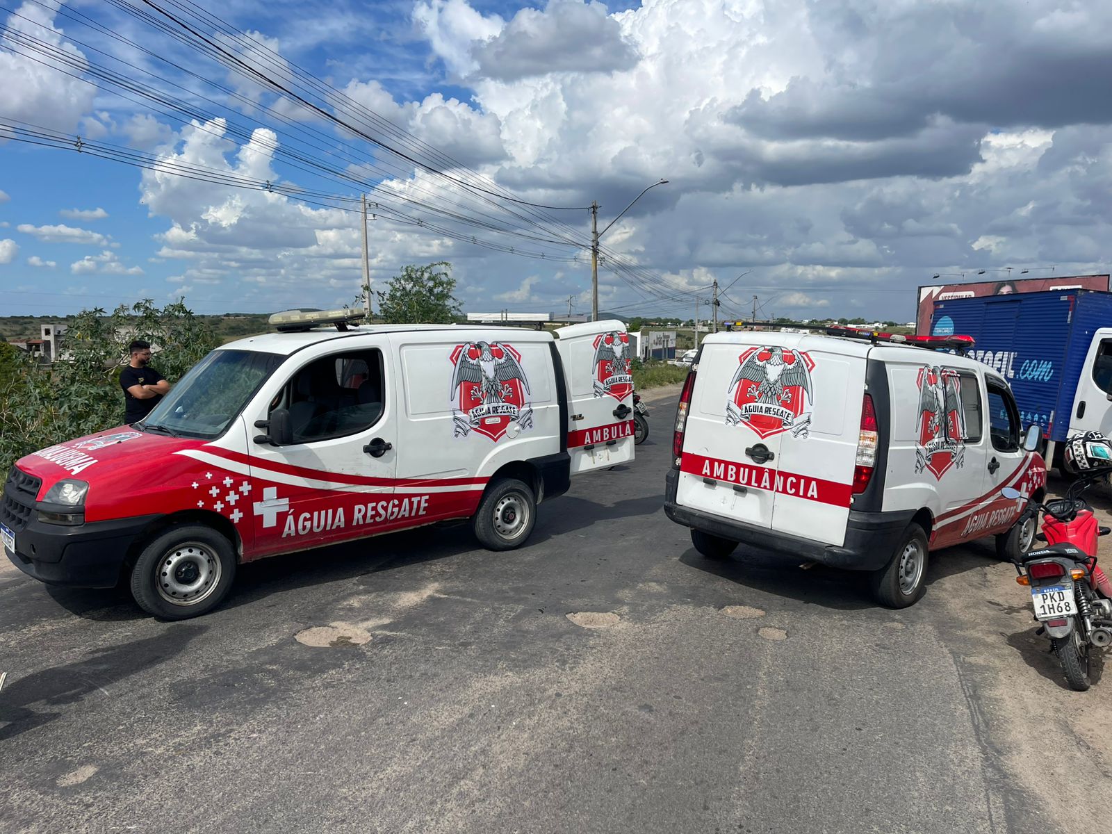 Dois homens ficam feridos em colisão entre carro e motocicleta na BA-409 em Conceição do Coité