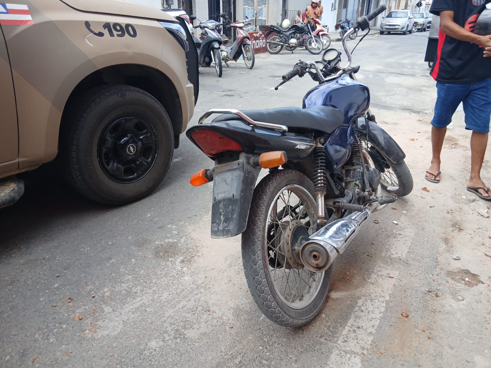 PM apreende moto sem placa e sem chassi no bairro Açudinho em Conceição do Coité