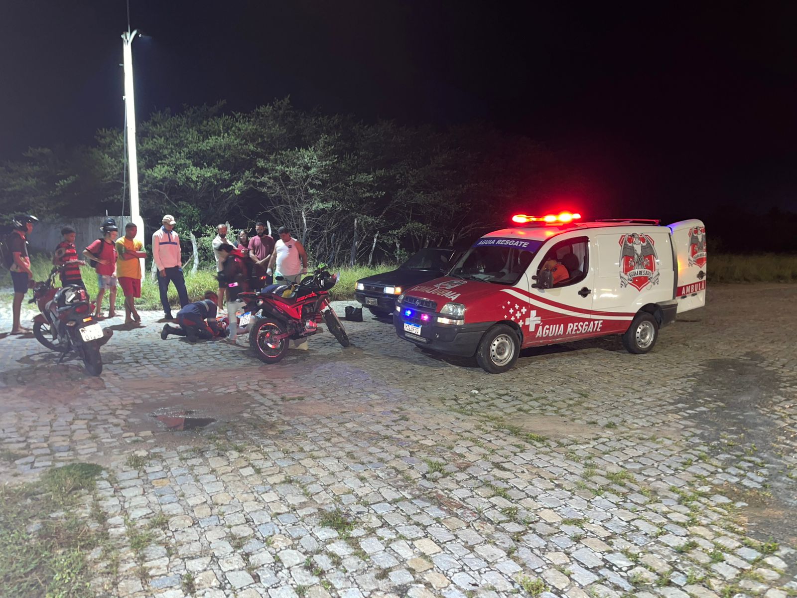 Jovem fica ferida em acidente de moto e aciona o próprio resgate na BA-409 (Coité X Serrinha)