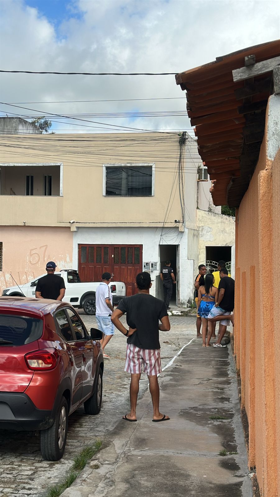 Mãe teria saído para festa e deixado crianças sozinhas em casa; incêndio deixa três crianças mortas em Serrinha