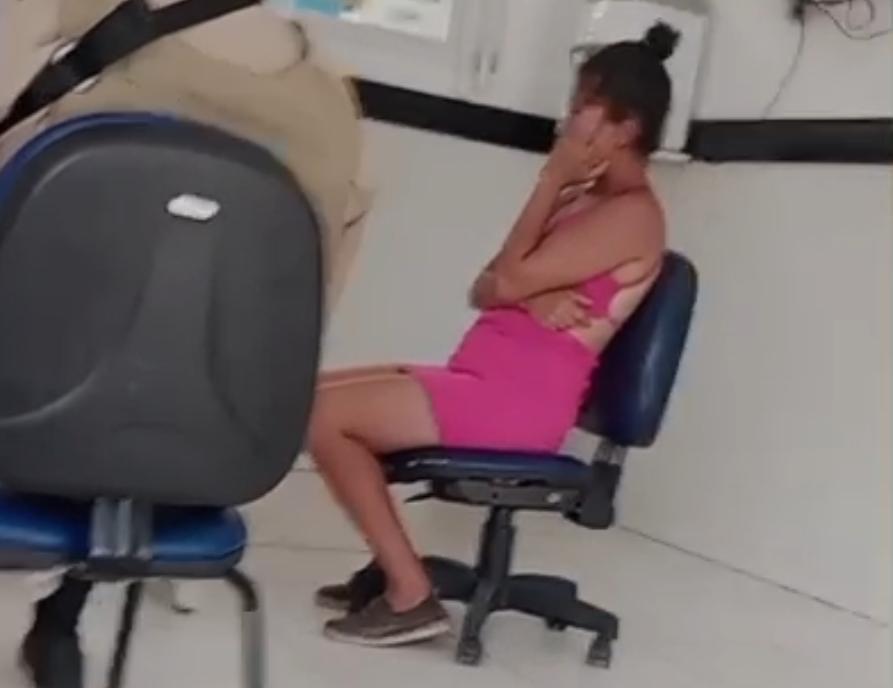 “Morreram, foi?”: embriagada, mãe presa por abandono reage sem remorso em depoimento à Polícia Civil após incêndio que matou três filhos em Serrinha
