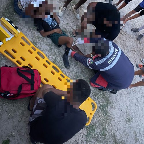 Criança de 10 anos sofre suspeita de fratura na perna durante partida de futebol em Conceição Coité