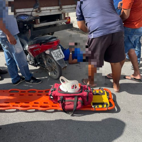 Jovem fica ferida após colidir moto em veículo que estava estacionado no bairro Açudinho em Conceição do Coité