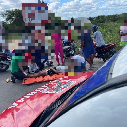 Casal fica ferido após colisão entre motos em Coité; passageira foi atropelada durante a queda