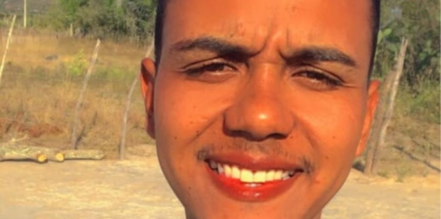 Valente: ex-companheira de suspeito de estrangular e incendiar jovem desmente traição e diz que autor pode ter matado vítima porque ele era gay