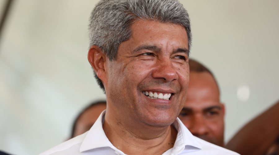 Entrega da modernização do Colégio Estadual Quilombola de Tempo Integral da Bacia do Iguape, autorização da licitação para implantação de teatro com 175 lugares e requalificação do prédio existente, assinatura da ordem de serviço para reforma da Casa das Mulheres de Axé e da pavimentação em CBUQ nos acessos aos povoados do município de Cachoeira.
Foto: Feijão Almeida/GOVBA