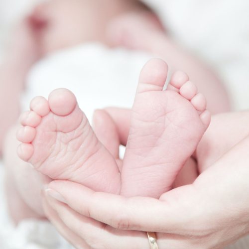 Mãe aciona a PM após avó se recusar a entregar a filha recém-nascida em Retirolândia