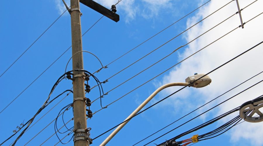 Governo-obriga-empresas-de-energia-a-ceder-postes-para-expandir-rede-de-telecomunicacoes