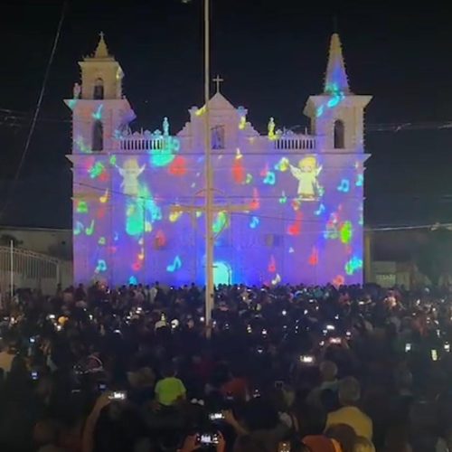 Vídeo: Show piromusical e projeção mapeada ganham destaque na abertura do Natal Luz em Conceição do Coité