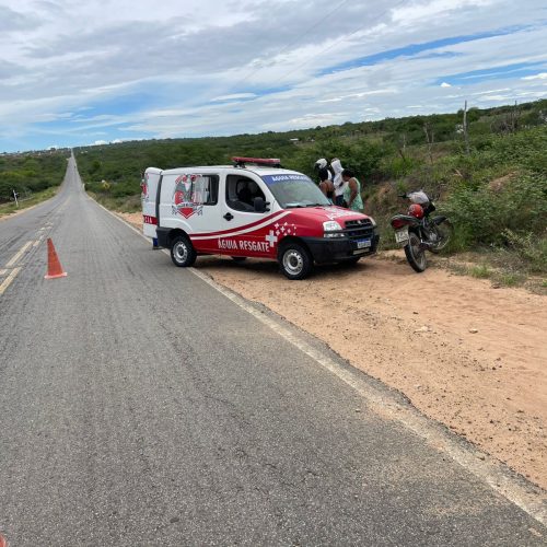 Irmãs ficam feridas após pneu de motocicleta estourar e elas caírem na BA-120 (Coité X Riachão)