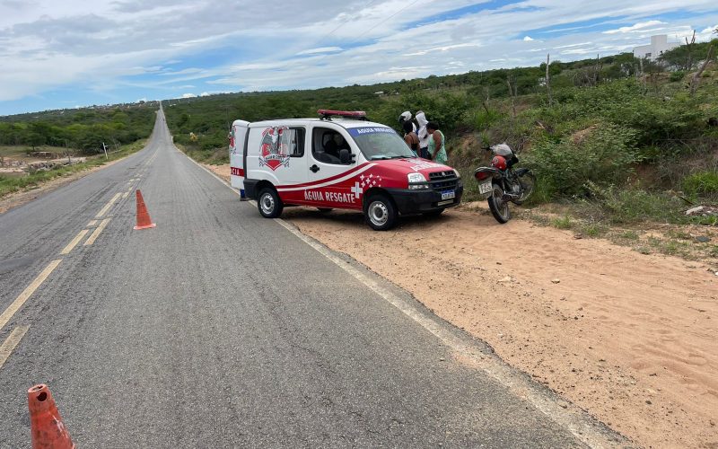 Irmãs ficam feridas após pneu de motocicleta estourar e elas caírem na BA-120 (Coité X Riachão)