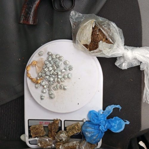 Suspeito de tráfico de drogas morre após confronto com PMs em Queimadas; vítima estaria envolvido no assassinato do rapaz que matou o próprio irmão