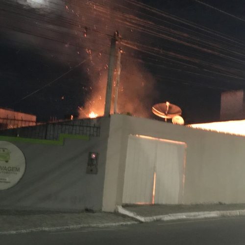 Coité: Socorristas do Águia  Resgate são acionados para apagar incêndio em residência e descobrem que idosa que ateou fogo no lixo