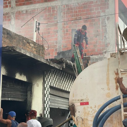 Incêndio destrói loja em Conceição do Coité; ninguém ficou ferido