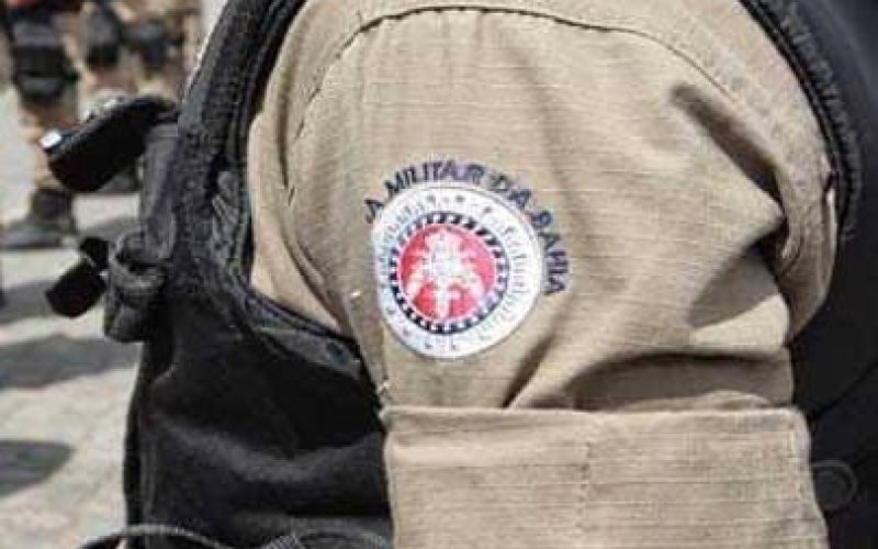 De folga, Policial Militar age rápido e salva mulher em crise convulsiva em ônibus de Conceição do Coité