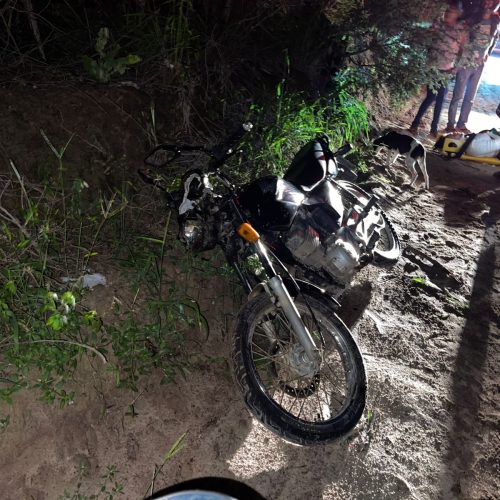 Mulher fica ferida após colidir motocicleta contra árvore na zona rural de Conceição do Coité