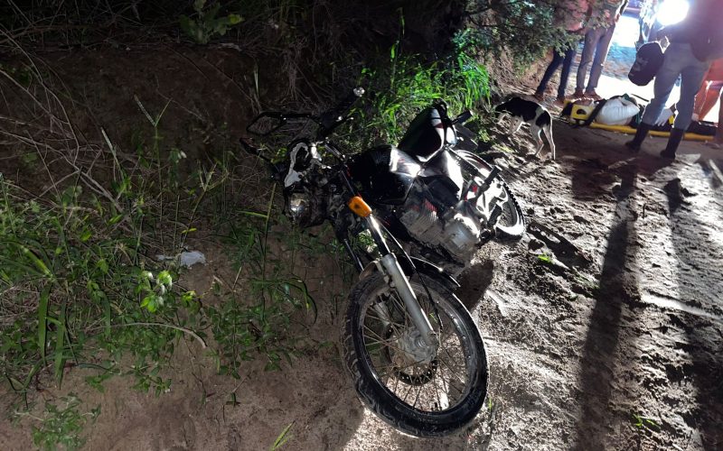 Mulher fica ferida após colidir motocicleta contra árvore na zona rural de Conceição do Coité