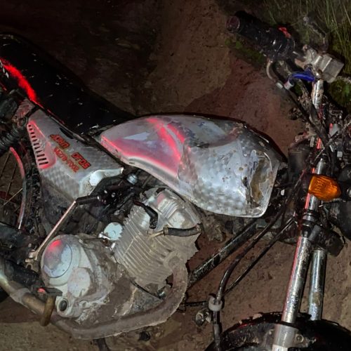 Homem fica ferido após cair de moto ao passar por buracos na estrada entre Coité ao distrito de Aroeira