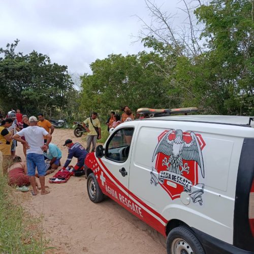 Motociclista fica pendurado em cerca após acidente na zona rural de Conceição do Coité; vítima sofreu vários ferimentos