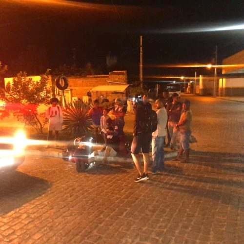 Homem fica ferido após colisão entre moto e carro próximo ao cemitério em Conceição do Coité