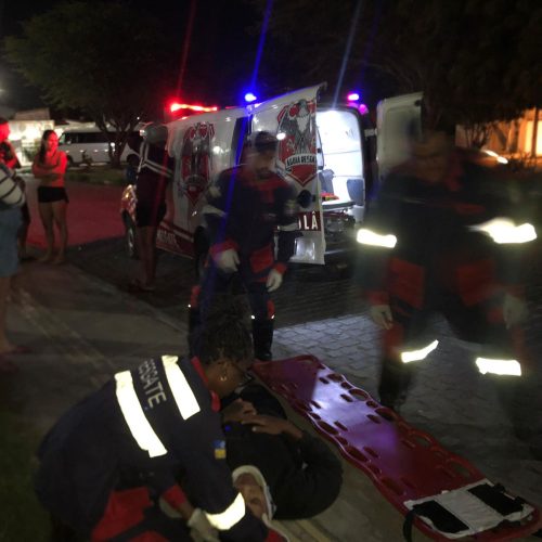 Jovem fica ferido após colidir motocicleta com pilha de areia no bairro Olhos D’água em Conceição do Coité
