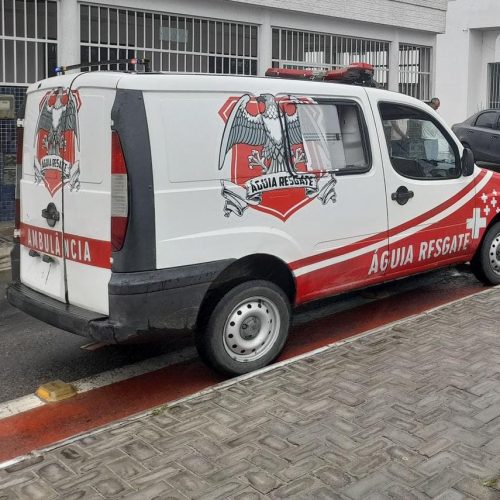 Motociclista fica ferida após colisão com carro na Avenida Senhora Santana em Conceição do Coité