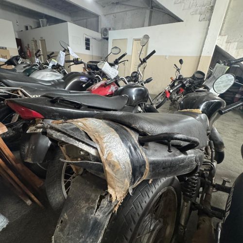 PM apreende 12 motos sucatas e um carro em Conceição do Coité no fim de semana