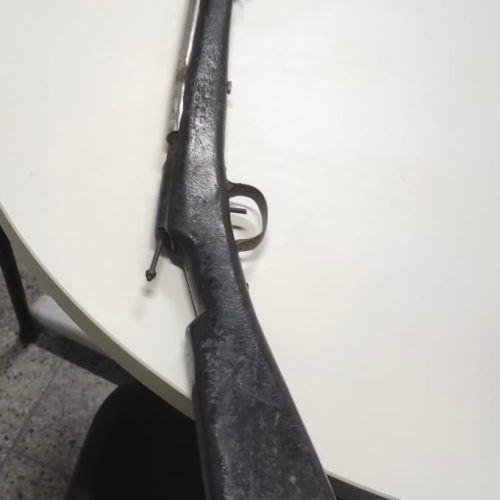 PM apreende arma de fogo em Candeal após fuga de suspeitos