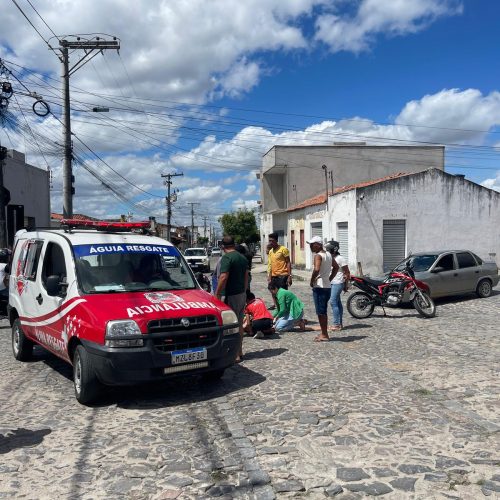Jovem fica ferida após colisão entre moto e carro em Conceição do Coité