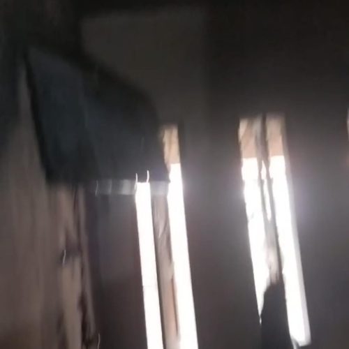 Casa de policial militar pega fogo no centro de Retirolândia; família escapa ilesa