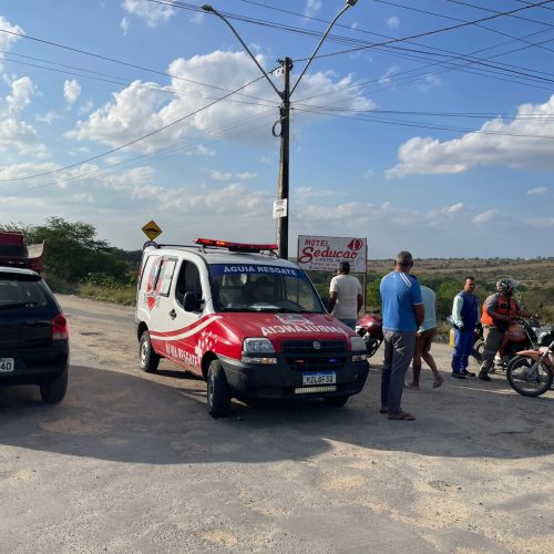 Mãe e filha ficam feridas em colisão entre carro e moto em Conceição do Coité