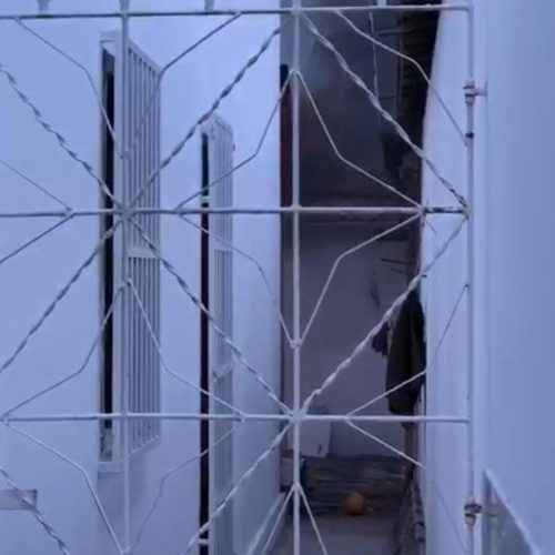 URGENTE: Casa de idosa pega fogo na Rua Duque de Caxias, em Conceição do Coité; ela sofre ferimentos leves