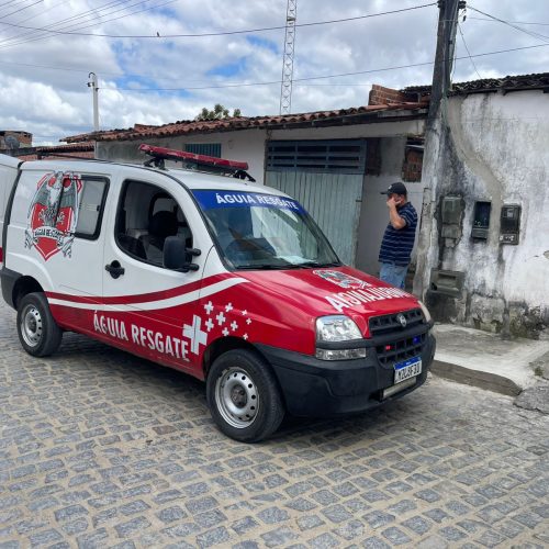 Árvore cai sobre homem durante poda no bairro da Quadra, em Conceição do Coité; vítima possui baixa visão