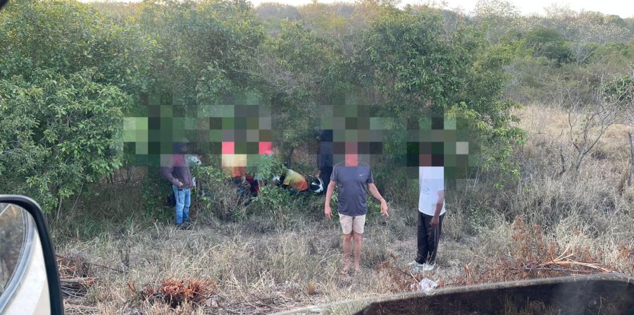 Motociclista perde controle ao passar por buraco e fica ferida na BA-120 (Coité X Riachão)