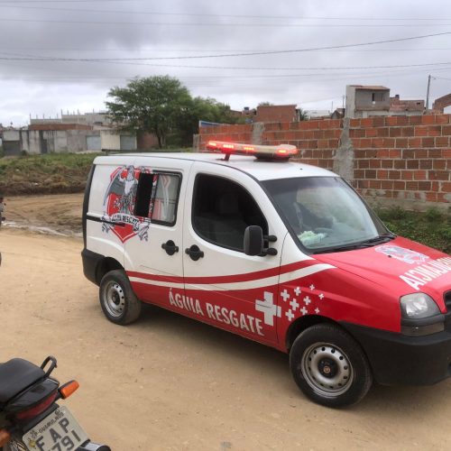 Jovem e adolescente ficam feridos após acidente de moto ao desviar de cachorro em Conceição do Coité; vítimas foram atendidas pelo Águia Resgate