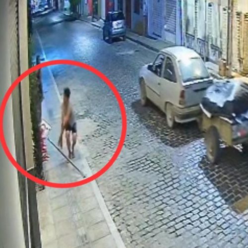 Vídeo mostra vândalo arrancando placa de sinalização no centro de Conceição do Coité; autor será responsabilizado