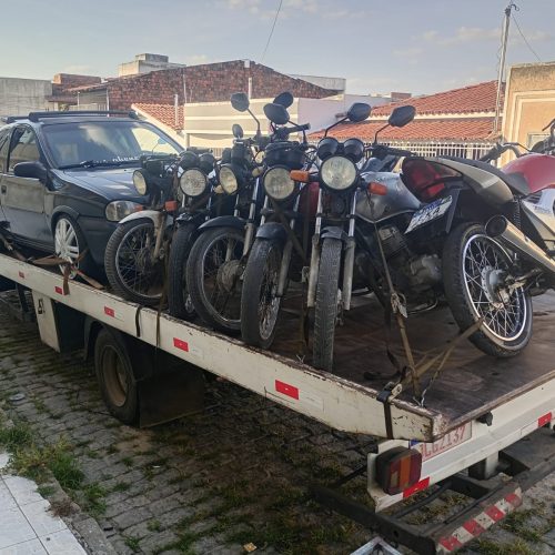 Oito veículos sucata são apreendidos em Conceição do Coité; crime prevê pena de 3 a 8 anos de prisão