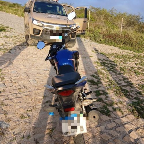Moto sucata é apreendida após PM flagrar adolescente de 17 anos dando “grau” na zona rural de Conceição do Coité