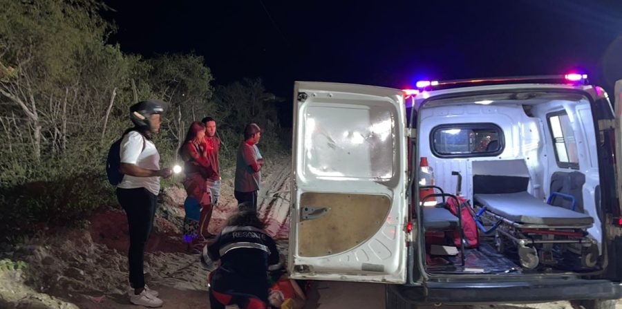 Casal que se deslocava para a igreja sofre queda de moto em Conceição do Coité