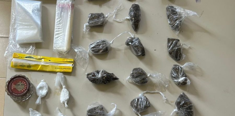 Suspeito abandona bolsa com drogas durante fuga em Retirolândia