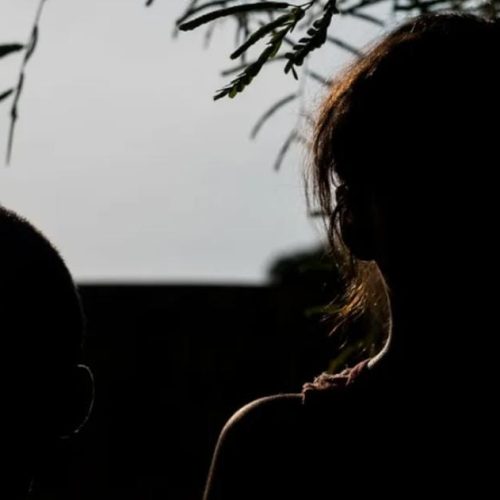 Coité: Quatro crianças são encontradas sozinhas após denúncia de suspeita de abandono de incapaz na madrugada; mãe alega que saiu para comprar comida