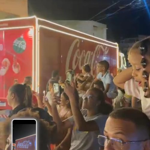 Público sai de casa para prestigiar  caravana de empresa privada, mas desfile se resume a quatro caminhões com pisca-pisca em Conceição do Coité