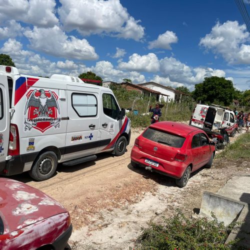 Colisão entre carro e moto deixa gestante e homem feridos na zona rural de Conceição do Coité