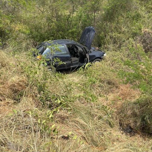Carro capota na BA-120 entre Conceição do Coité e Riachão do Jacuípe